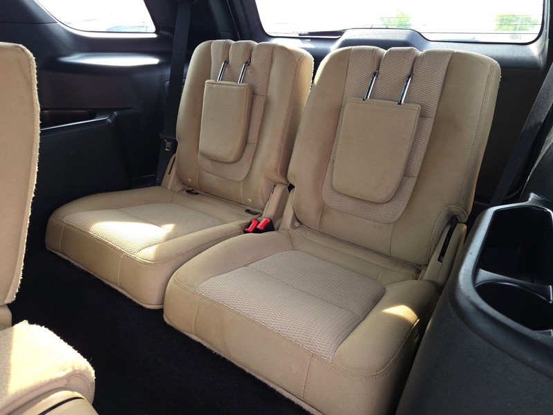Ford Explorer Vehicle Full-screen Gallery Image 18