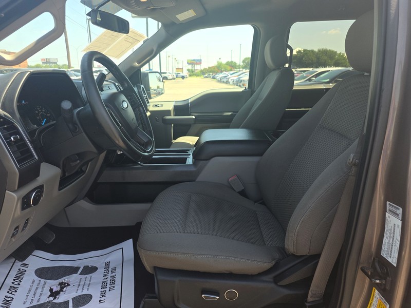 Ford F-150 Vehicle Full-screen Gallery Image 09