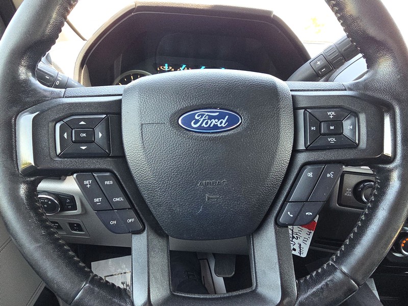 Ford F-150 Vehicle Full-screen Gallery Image 13