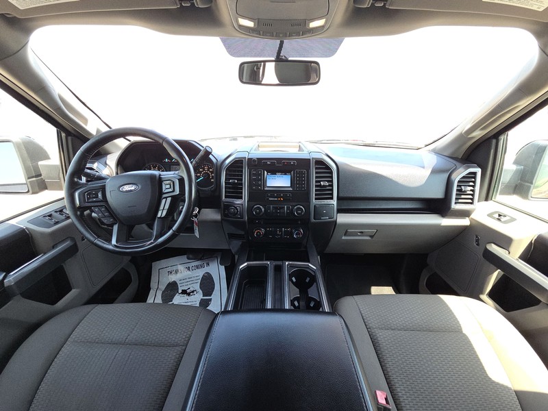 Ford F-150 Vehicle Full-screen Gallery Image 14