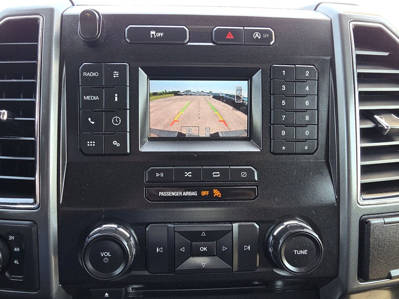 Ford F-150 Vehicle Full-screen Gallery Image 16