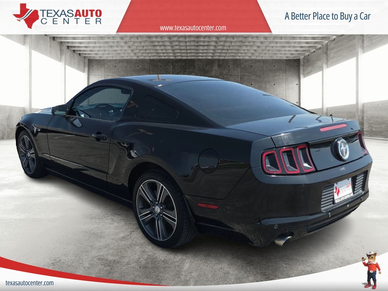 Ford Mustang Vehicle Full-screen Gallery Image 08