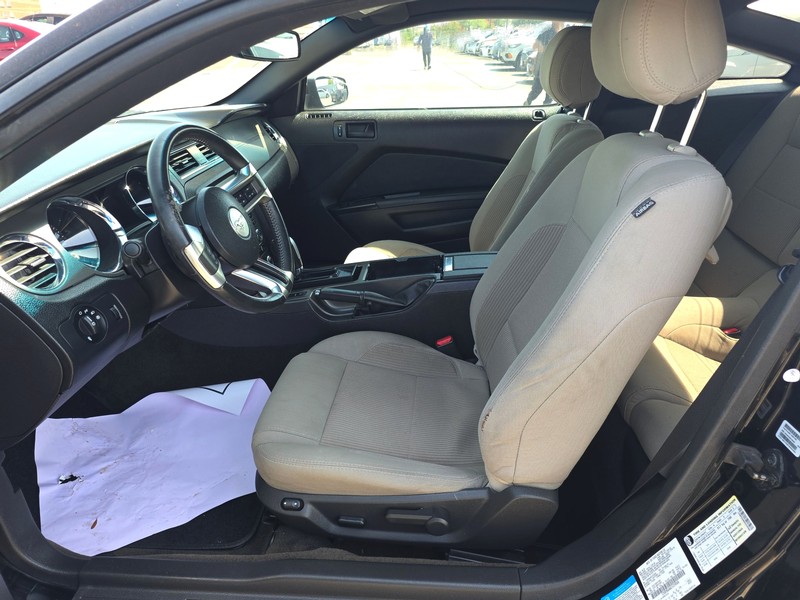 Ford Mustang Vehicle Full-screen Gallery Image 09
