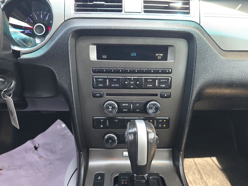 Ford Mustang Vehicle Full-screen Gallery Image 10