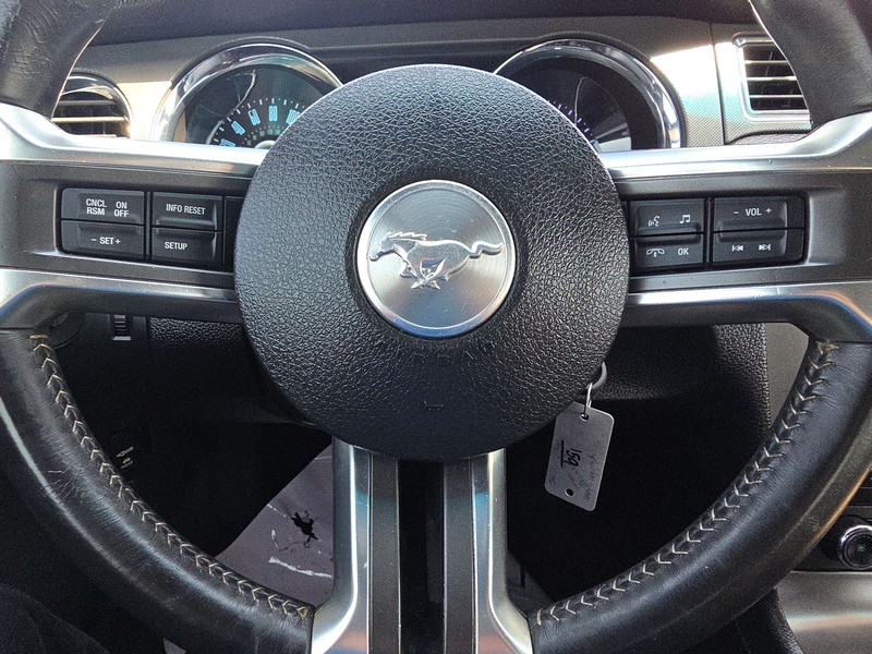 Ford Mustang Vehicle Full-screen Gallery Image 12