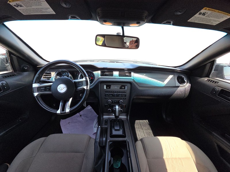 Ford Mustang Vehicle Full-screen Gallery Image 13