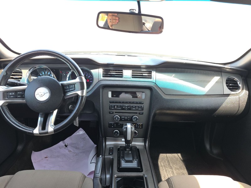 Ford Mustang Vehicle Full-screen Gallery Image 14