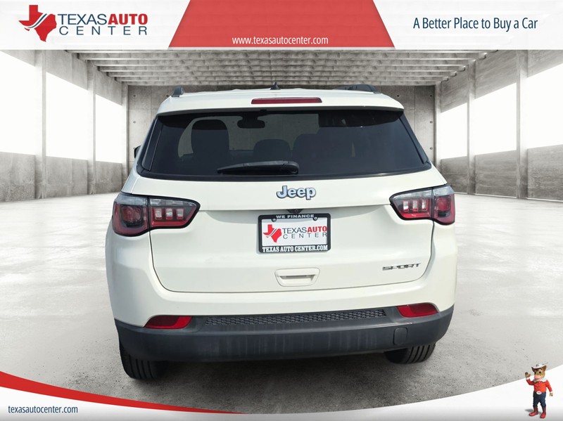 Jeep Compass Vehicle Full-screen Gallery Image 06