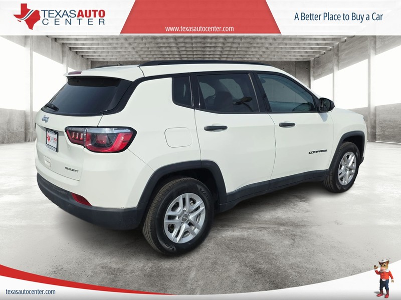 Jeep Compass Vehicle Full-screen Gallery Image 07
