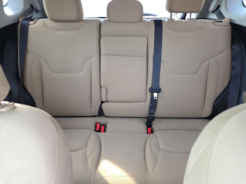 Jeep Compass Vehicle Full-screen Gallery Image 13