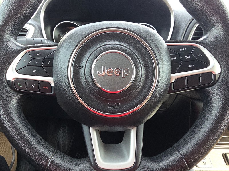 Jeep Compass Vehicle Full-screen Gallery Image 14