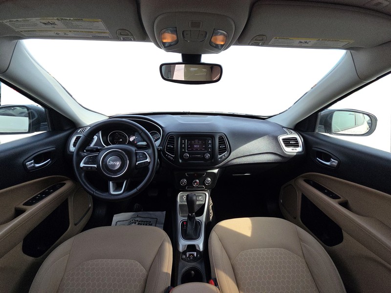 Jeep Compass Vehicle Full-screen Gallery Image 15