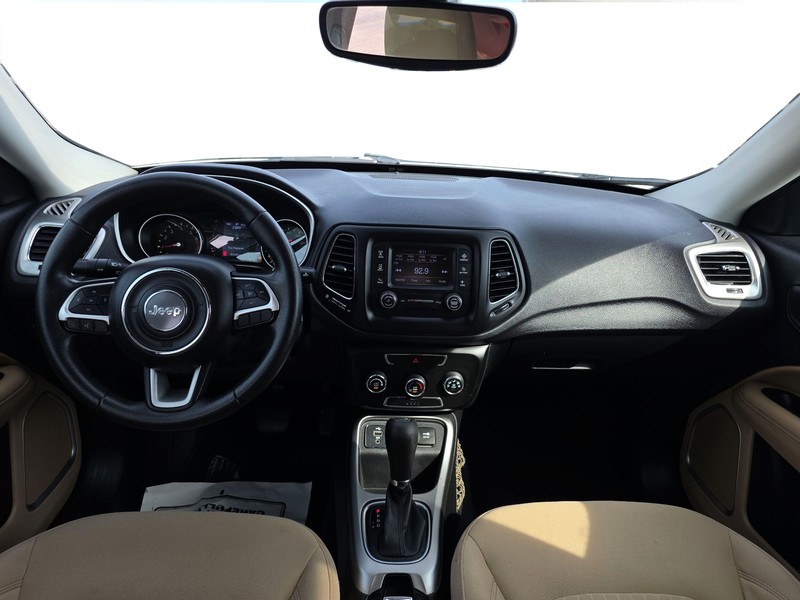 Jeep Compass Vehicle Full-screen Gallery Image 16