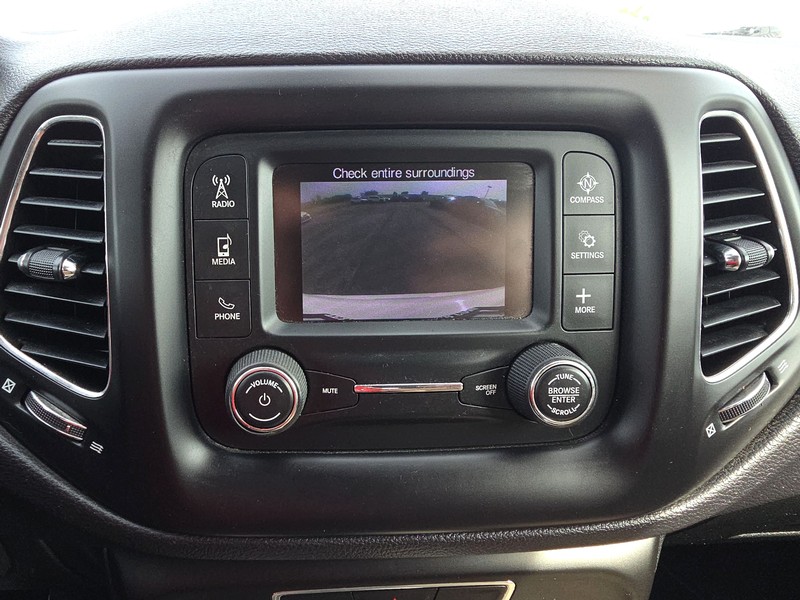 Jeep Compass Vehicle Full-screen Gallery Image 17