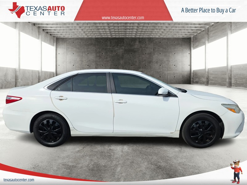 Toyota Camry Vehicle Full-screen Gallery Image 04