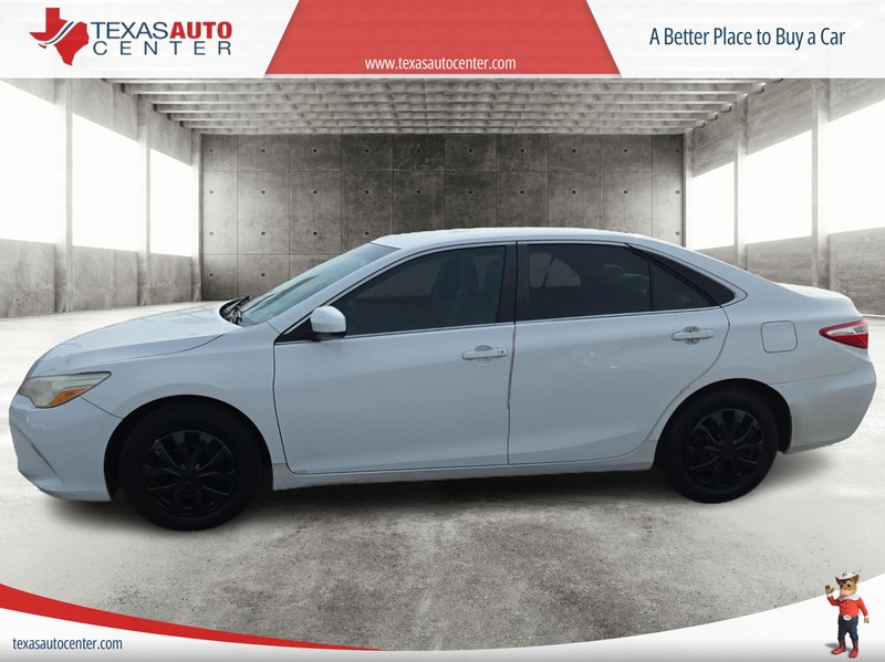 Toyota Camry Vehicle Full-screen Gallery Image 05