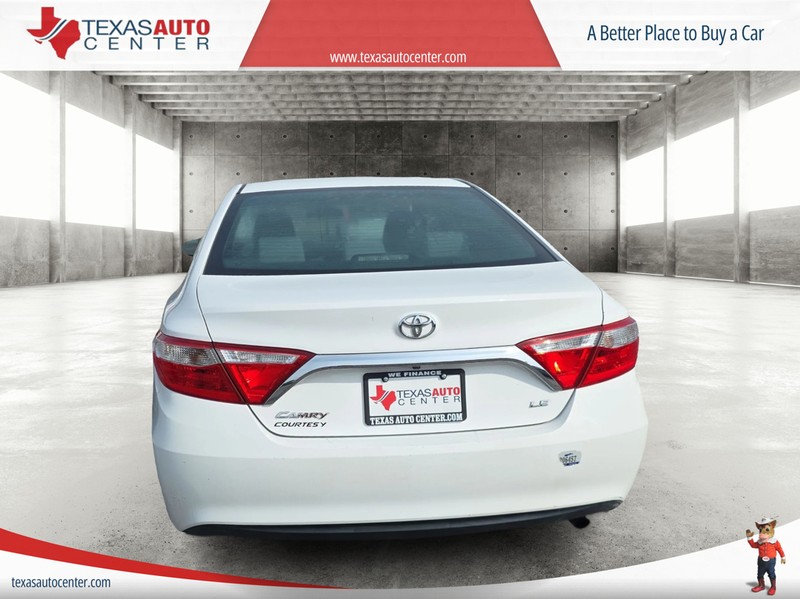 Toyota Camry Vehicle Full-screen Gallery Image 06