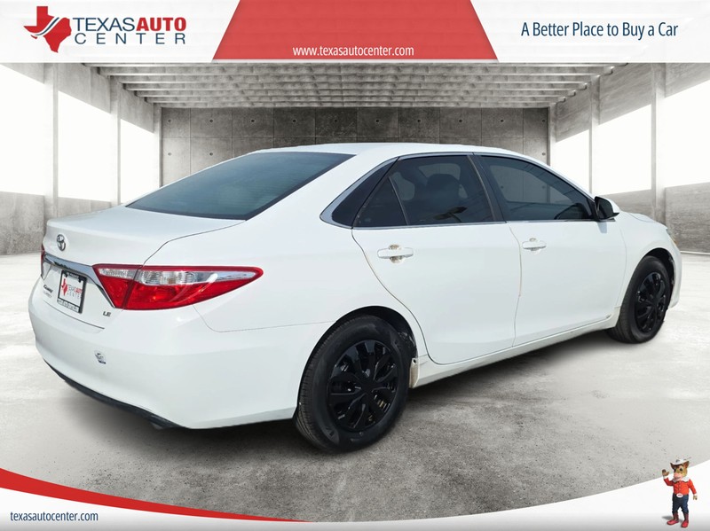 Toyota Camry Vehicle Full-screen Gallery Image 07