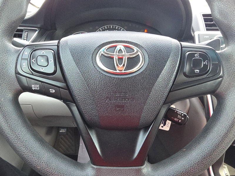Toyota Camry Vehicle Full-screen Gallery Image 13