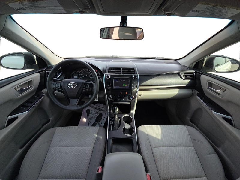 Toyota Camry Vehicle Full-screen Gallery Image 14