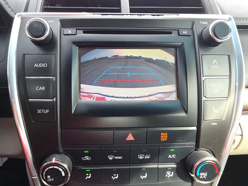 Toyota Camry Vehicle Full-screen Gallery Image 16