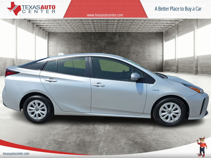 Toyota Prius Vehicle Full-screen Gallery Image 04