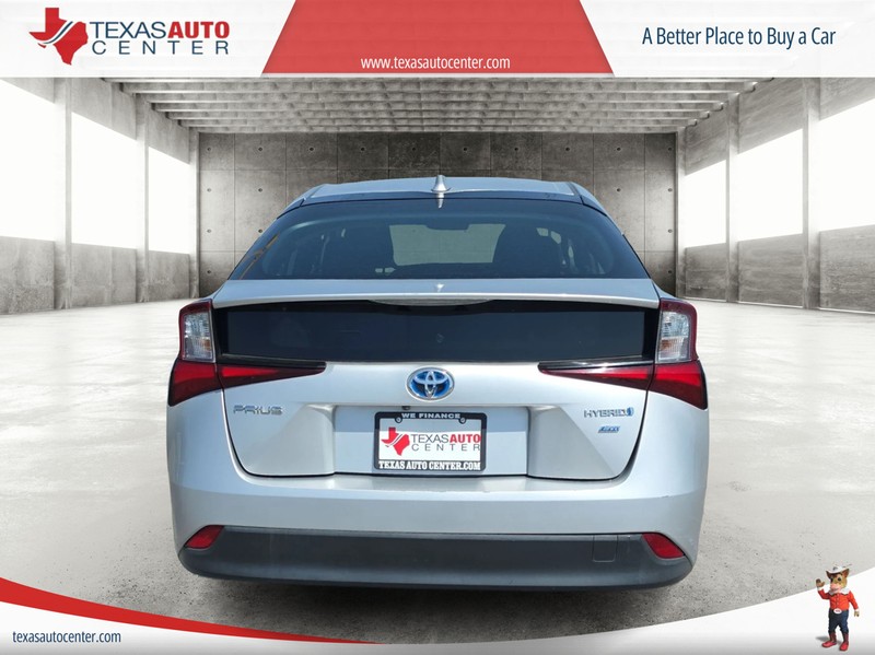 Toyota Prius Vehicle Full-screen Gallery Image 06