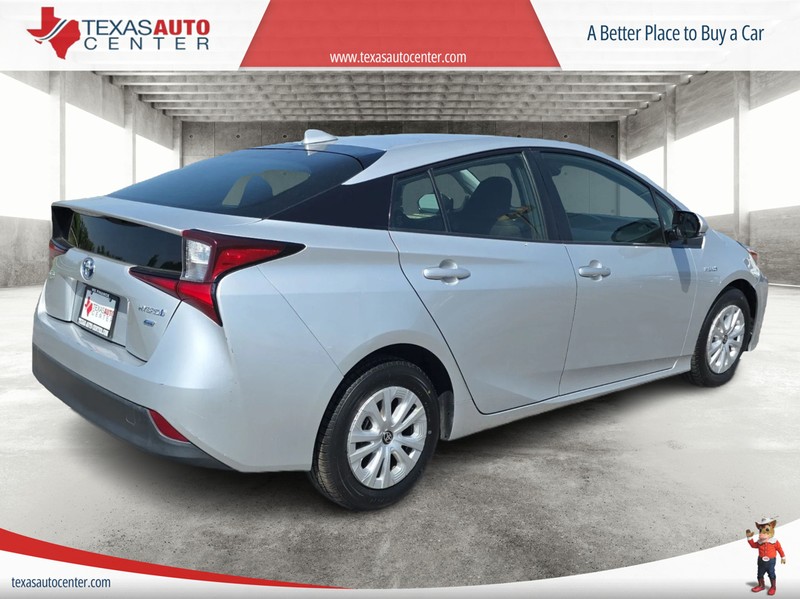 Toyota Prius Vehicle Full-screen Gallery Image 07