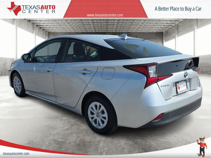 Toyota Prius Vehicle Full-screen Gallery Image 08
