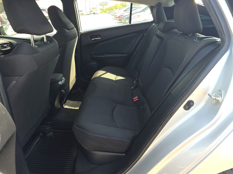 Toyota Prius Vehicle Full-screen Gallery Image 10