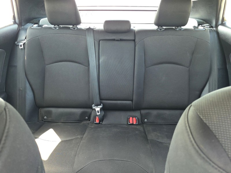 Toyota Prius Vehicle Full-screen Gallery Image 12