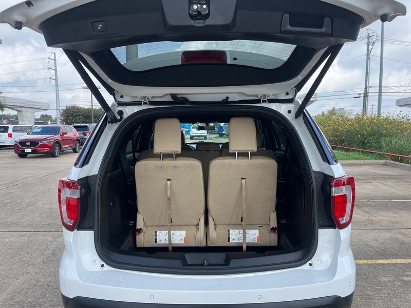Ford Explorer Vehicle Full-screen Gallery Image 11
