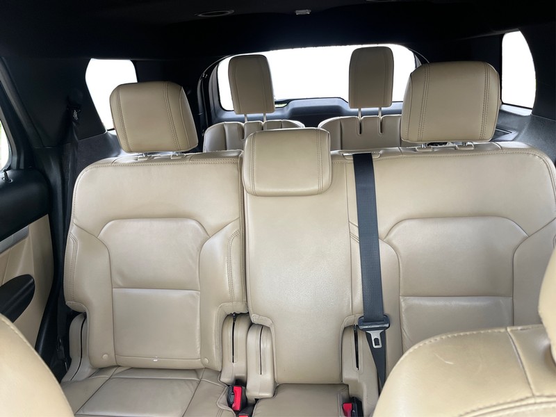 Ford Explorer Vehicle Full-screen Gallery Image 13