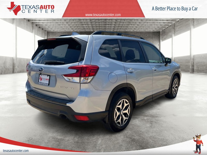 Subaru Forester Vehicle Full-screen Gallery Image 07