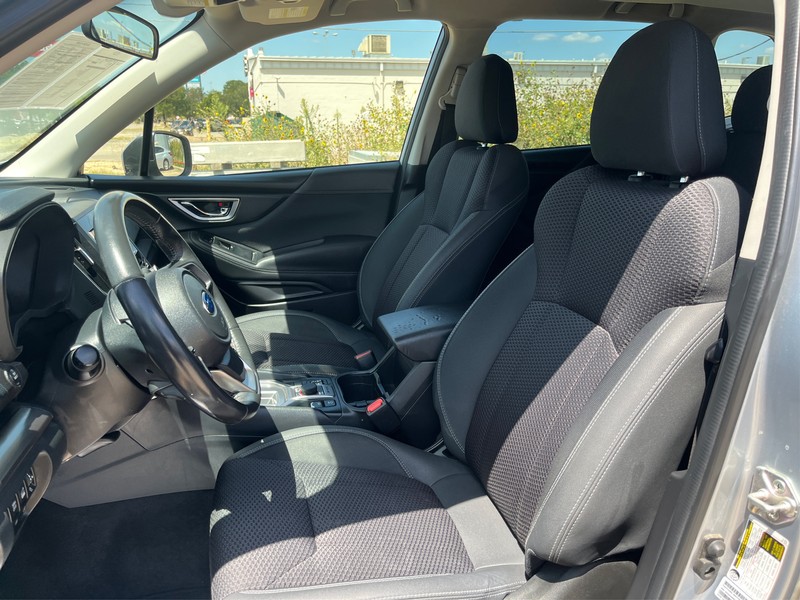 Subaru Forester Vehicle Full-screen Gallery Image 09