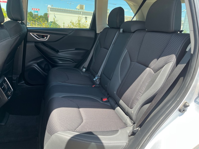 Subaru Forester Vehicle Full-screen Gallery Image 10