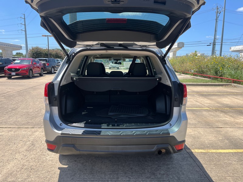 Subaru Forester Vehicle Full-screen Gallery Image 11