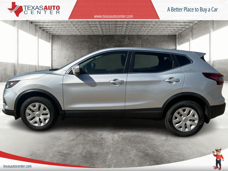 Nissan Rogue Sport Vehicle Full-screen Gallery Image 05
