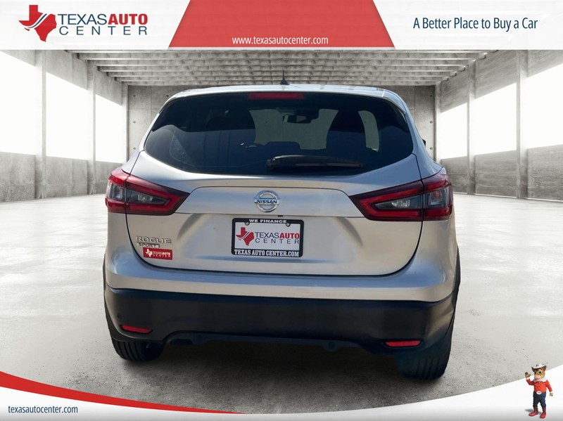 Nissan Rogue Sport Vehicle Full-screen Gallery Image 06