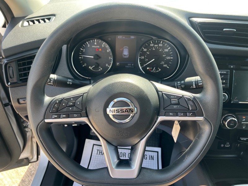 Nissan Rogue Sport Vehicle Full-screen Gallery Image 14