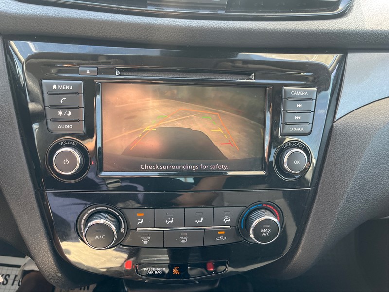 Nissan Rogue Sport Vehicle Full-screen Gallery Image 17