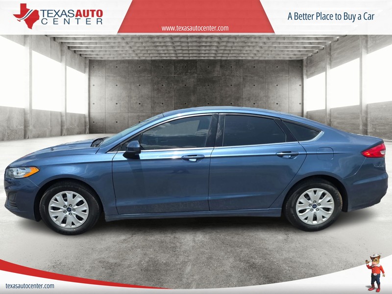 Ford Fusion Vehicle Full-screen Gallery Image 05