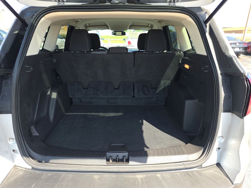 Ford Fusion Vehicle Full-screen Gallery Image 11