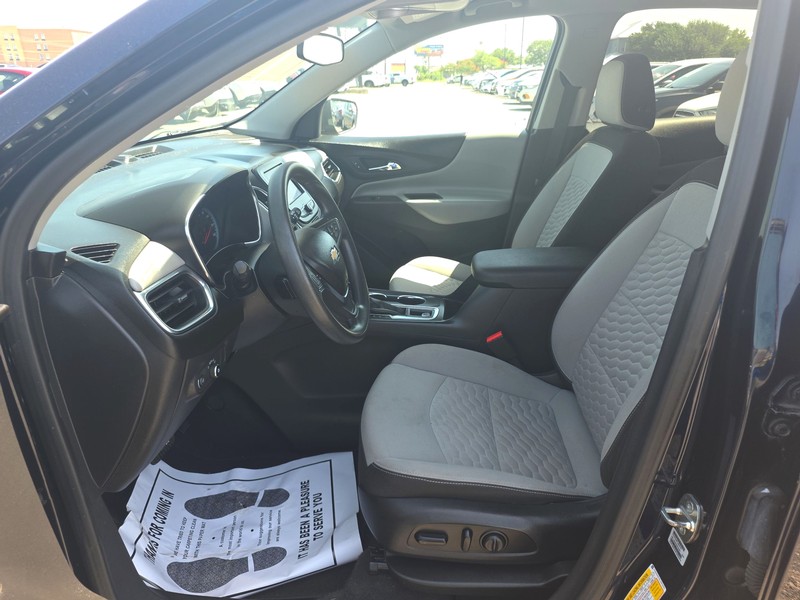 Chevrolet Equinox Vehicle Full-screen Gallery Image 09