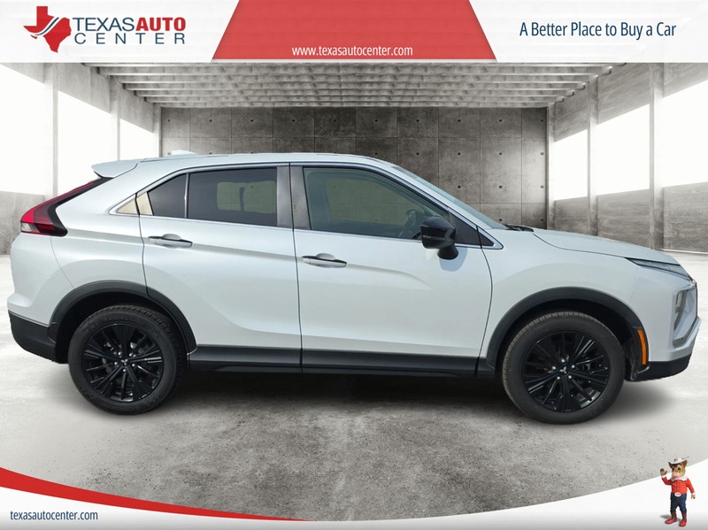 Mitsubishi Eclipse Cross Vehicle Full-screen Gallery Image 04
