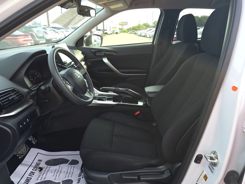Mitsubishi Eclipse Cross Vehicle Full-screen Gallery Image 09