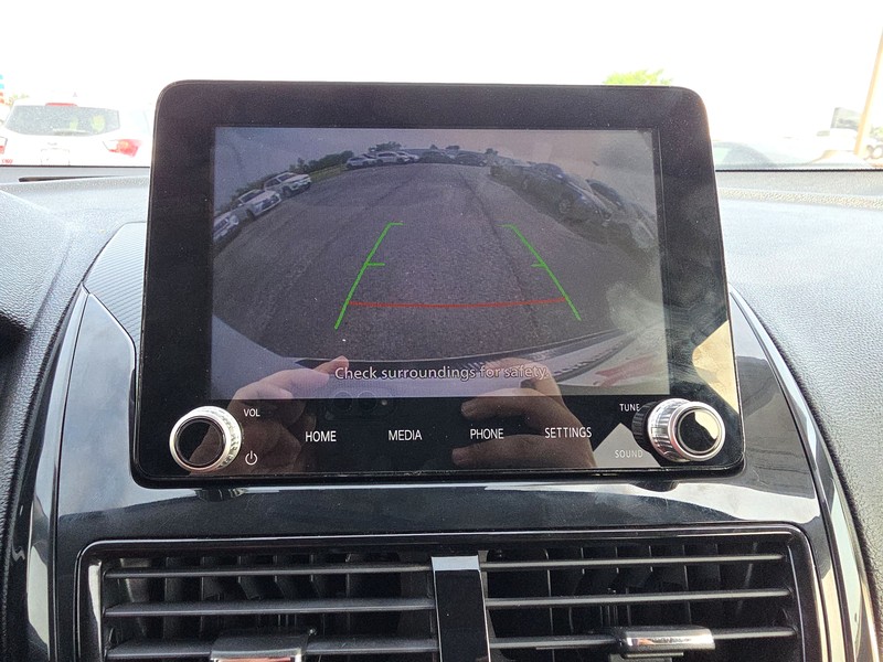Mitsubishi Eclipse Cross Vehicle Full-screen Gallery Image 18