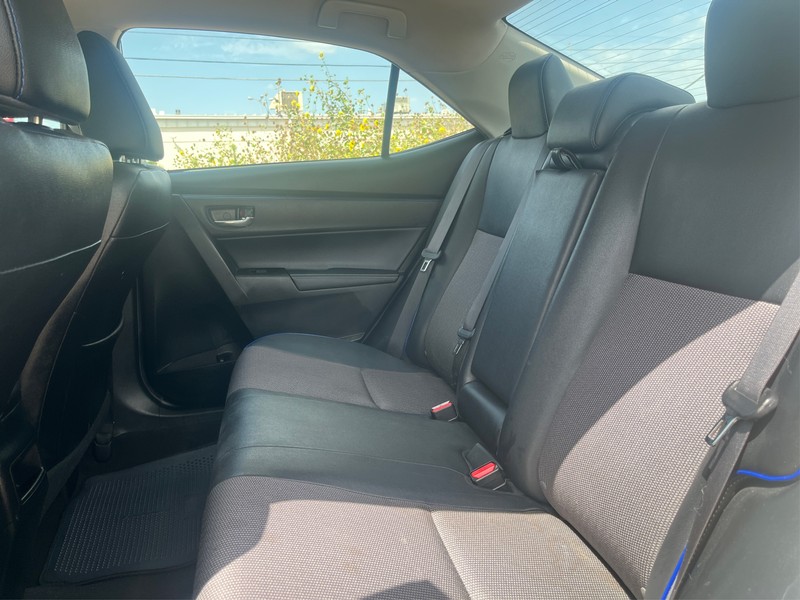 Toyota Corolla Vehicle Full-screen Gallery Image 10
