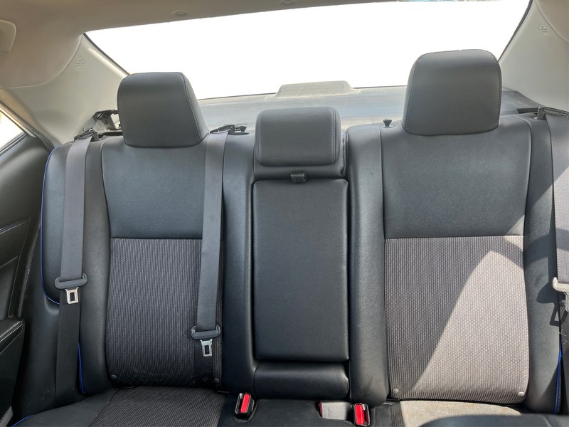 Toyota Corolla Vehicle Full-screen Gallery Image 13