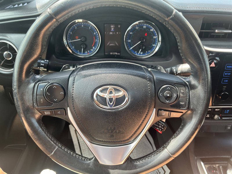 Toyota Corolla Vehicle Full-screen Gallery Image 14